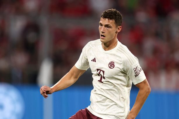 Man Utd hết cơ hội mua Benjamin Parvard 