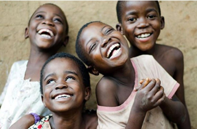 Loại bệnh lạ khiến người mắc phải cười cho đến chết, nguyên nhân đến từ một hủ tục "rợn gáy" của bộ tộc cổ xưa