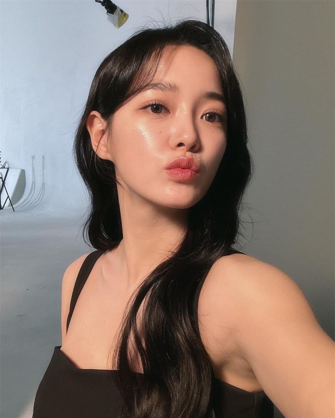 Bức hình gây sốt của sao nữ 'Hẹn hò chốn công sở' ảnh 13