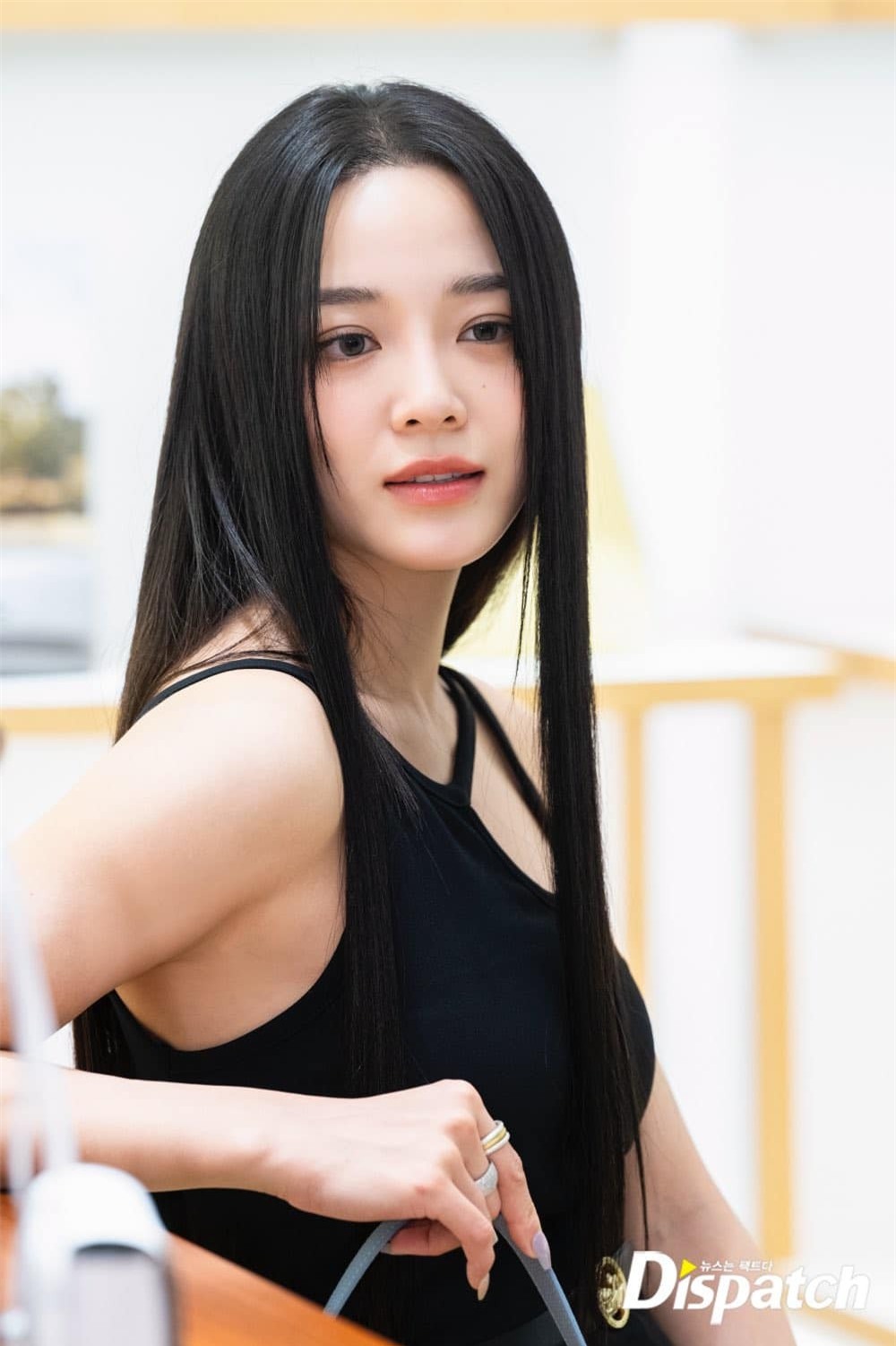 Bức hình gây sốt của sao nữ 'Hẹn hò chốn công sở' ảnh 9