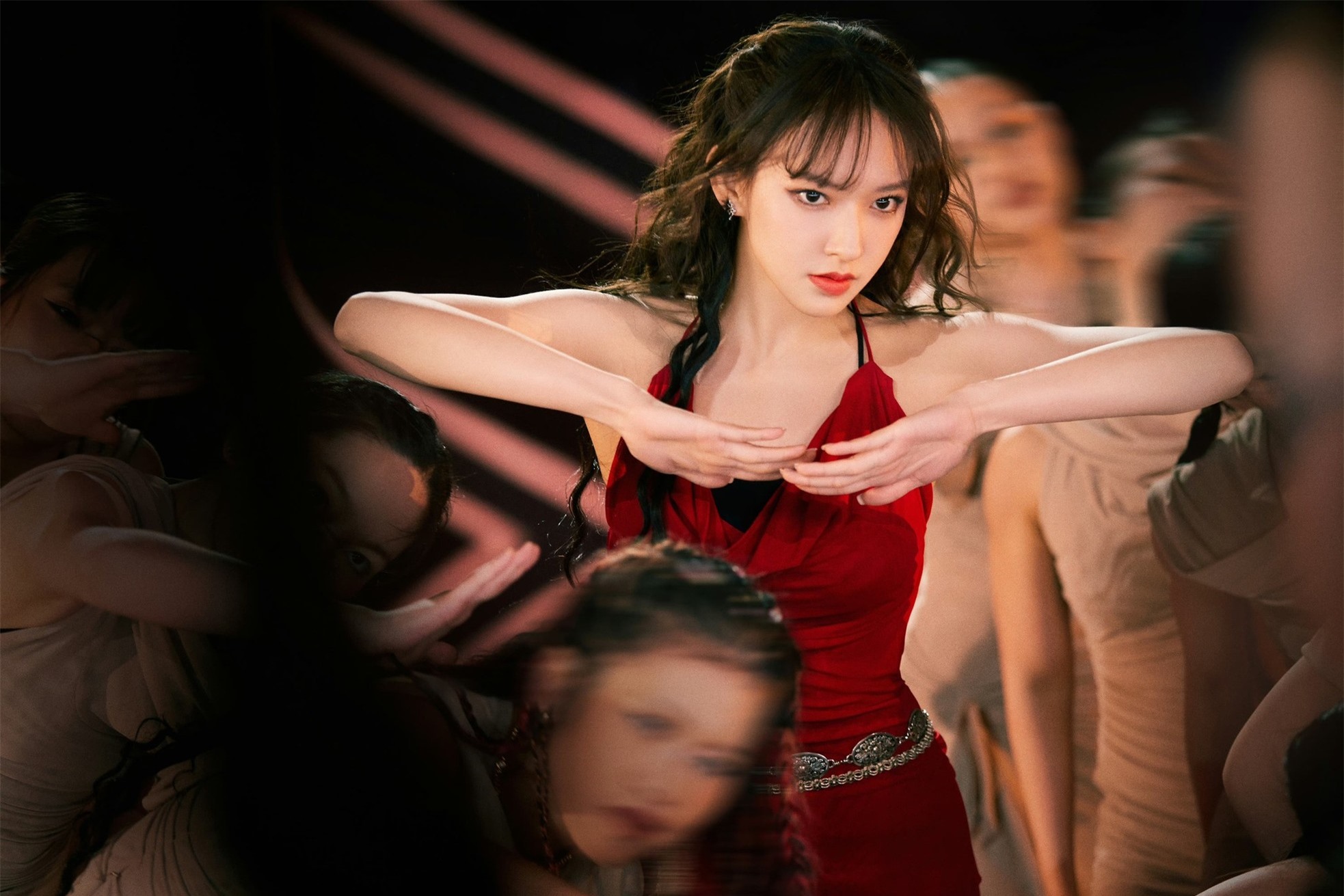 Nhan sắc nữ diễn viên 25 tuổi bị đưa tin là nhân tình của Lương Triều Vỹ ảnh 11