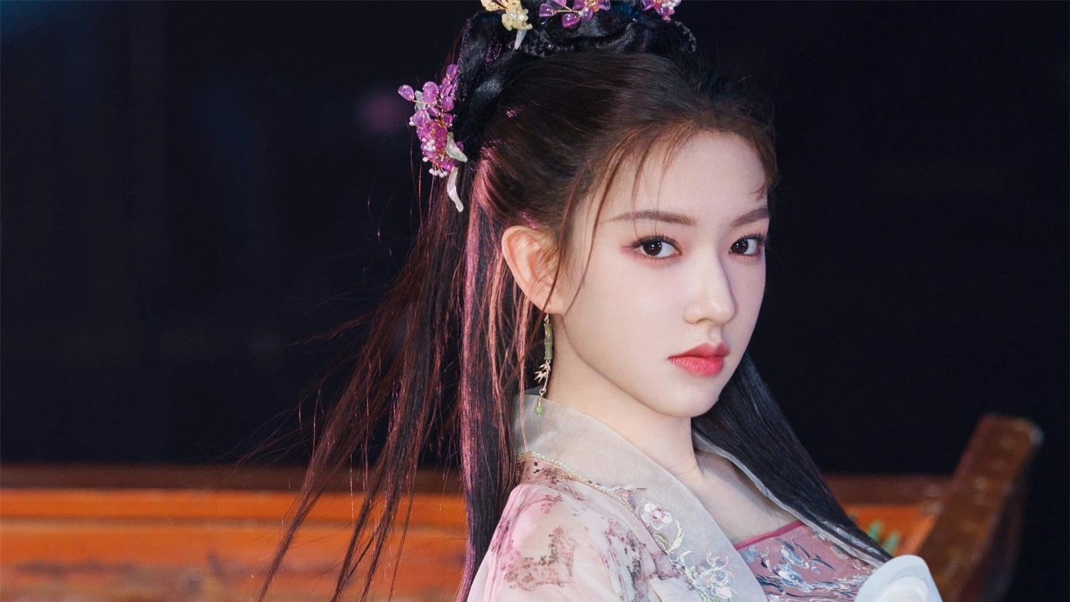 Nhan sắc nữ diễn viên 25 tuổi bị đưa tin là nhân tình của Lương Triều Vỹ ảnh 14