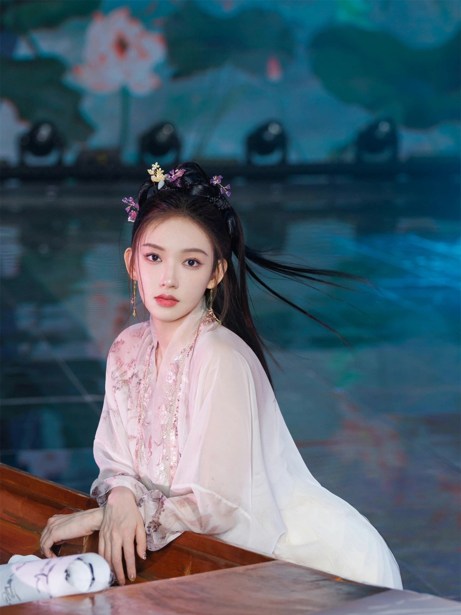 Nhan sắc nữ diễn viên 25 tuổi bị đưa tin là nhân tình của Lương Triều Vỹ ảnh 16