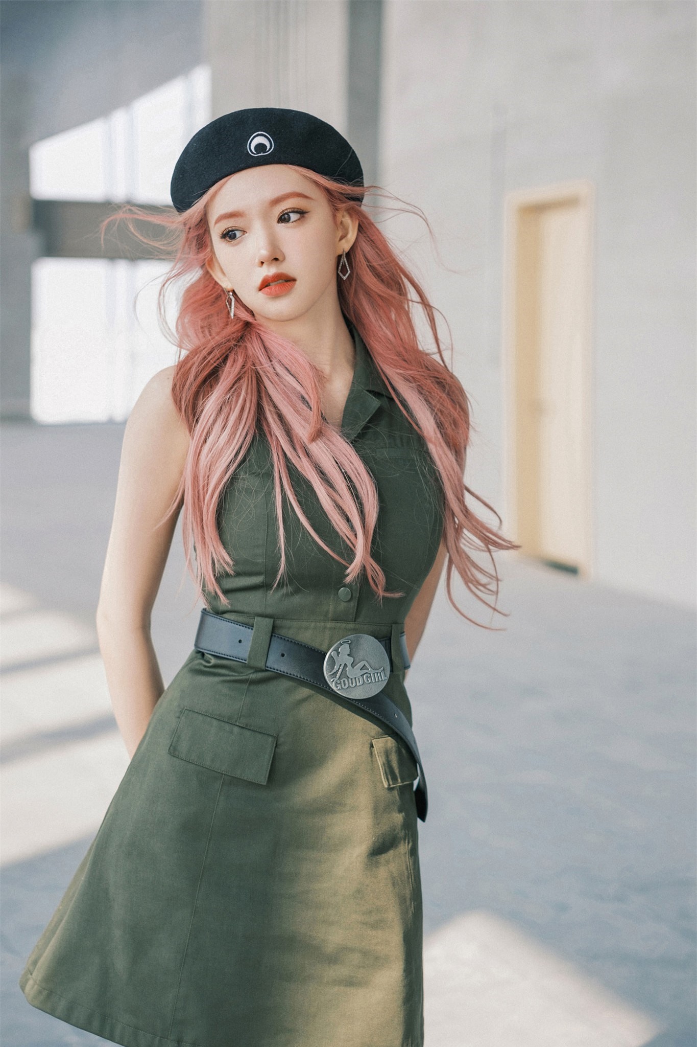 Nhan sắc nữ diễn viên 25 tuổi bị đưa tin là nhân tình của Lương Triều Vỹ ảnh 22