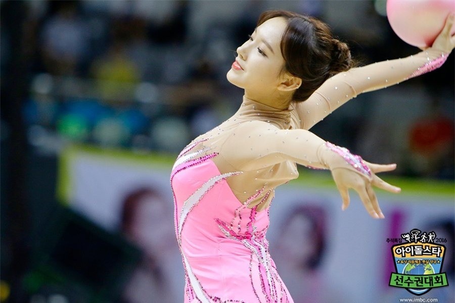 Nhan sắc nữ diễn viên 25 tuổi bị đưa tin là nhân tình của Lương Triều Vỹ ảnh 5