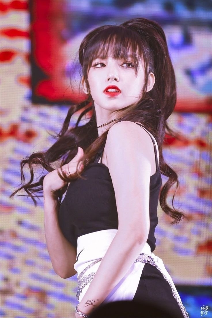 Nhan sắc nữ diễn viên 25 tuổi bị đưa tin là nhân tình của Lương Triều Vỹ ảnh 9