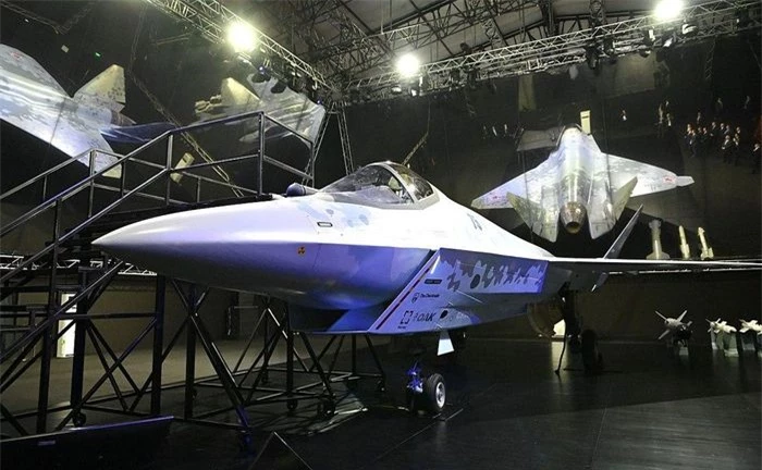 Ban đầu tiêm kích Su-75 Checkmate được hình dung là một máy bay chiến đấu thế hệ thứ năm giá rẻ dành cho xuất khẩu, cho đến nay nó vẫn chưa thể cất cánh.