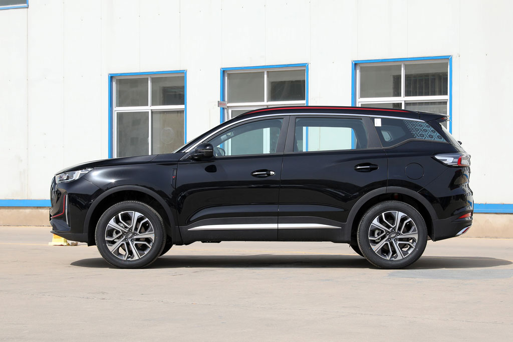 SUV động cơ tăng áp, nhiều trang bị ấn tượng, giá hơn 320 triệu đồng