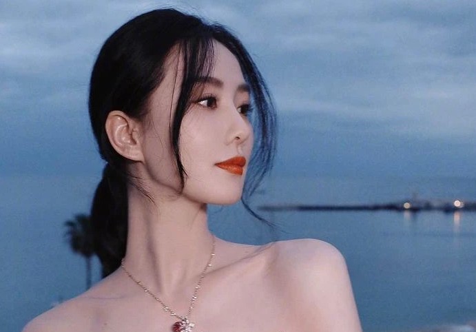 Lưu Thi Thi lộ ảnh ngày chưa thành danh, nhan sắc thế nào mà ai cũng trầm trồ?