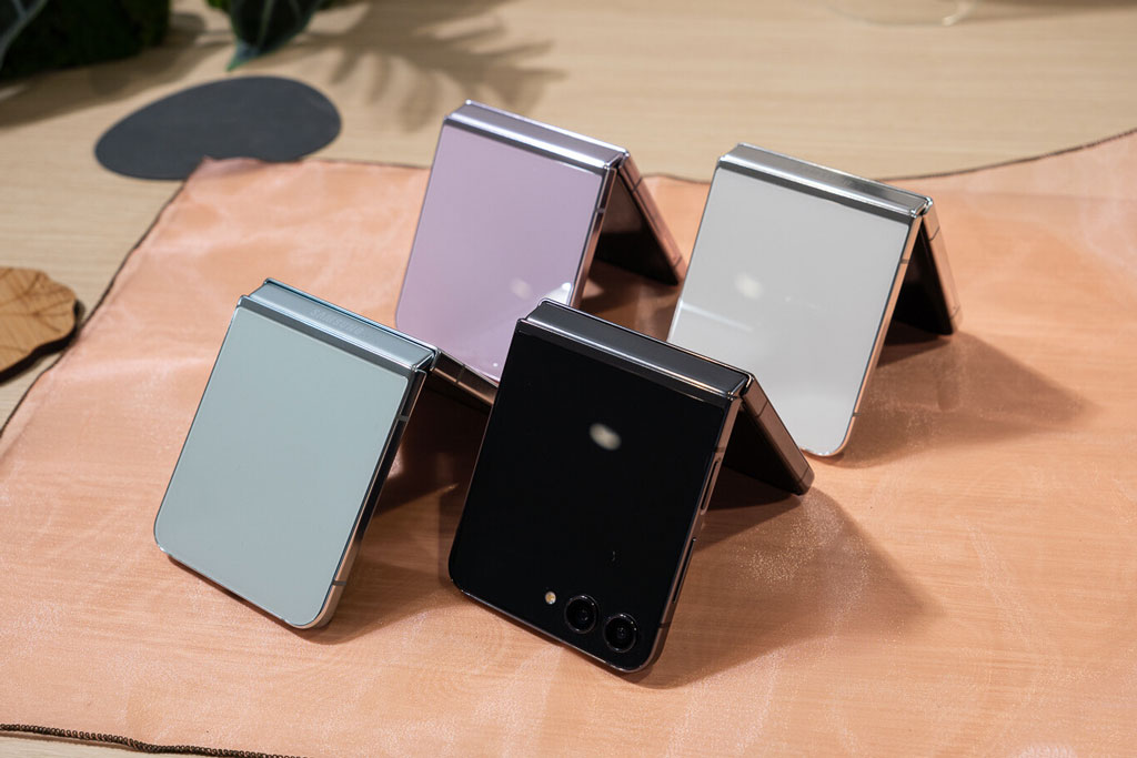 Samsung Galaxy Z Flip5 giảm giá 5 triệu đồng tại Việt Nam