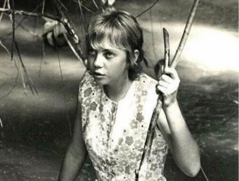 Câu chuyện về cô gái từng rơi khỏi máy bay ở độ cao 3.000 mét, 11 ngày sau được tìm thấy trong rừng với bộ dạng khó tin