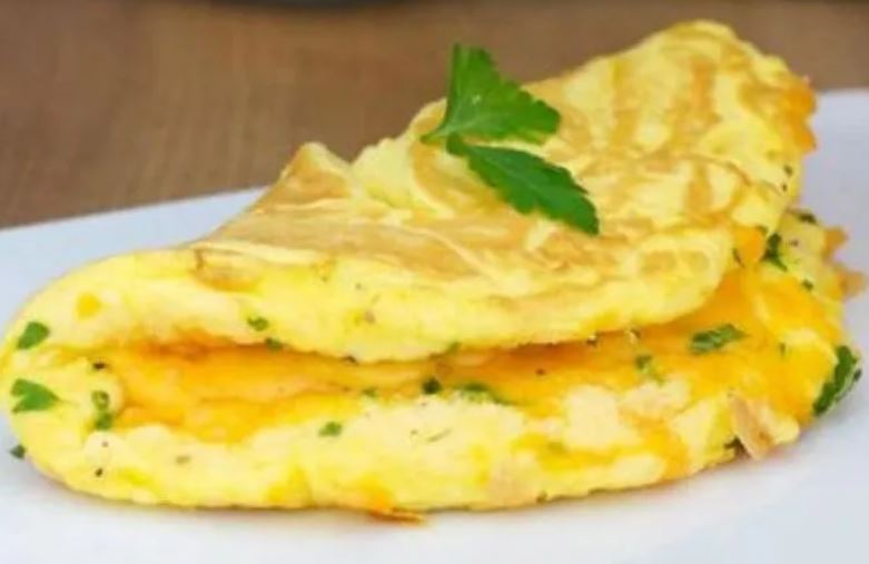 Rán trứng chỉ bỏ dầu ăn và hành thôi là chưa đủ: Hòa thêm thứ này vào từ 2 quả mà nhiều như 4