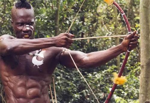 Khám phá bộ lạc xé xác dã thú bằng tay, ngồi xổm để sinh con cái, mệnh danh là bộ lạc mạnh nhất thế giới