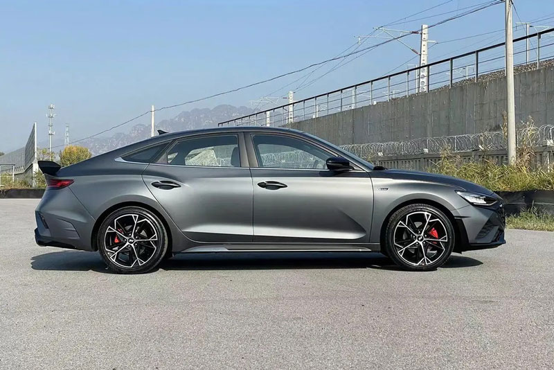 Sedan thể thao Hyundai thiết kế ấn tượng, động cơ tăng áp, giá gần 450 triệu 