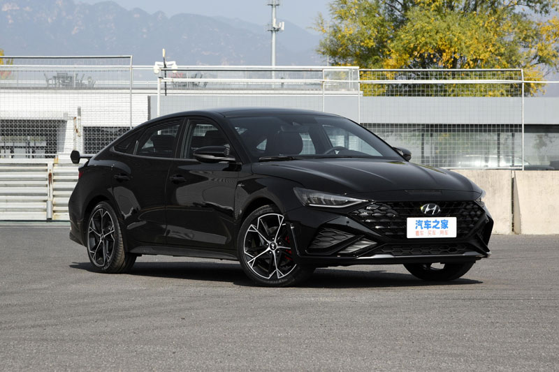 Sedan thể thao Hyundai thiết kế ấn tượng, động cơ tăng áp, giá gần 450 triệu
