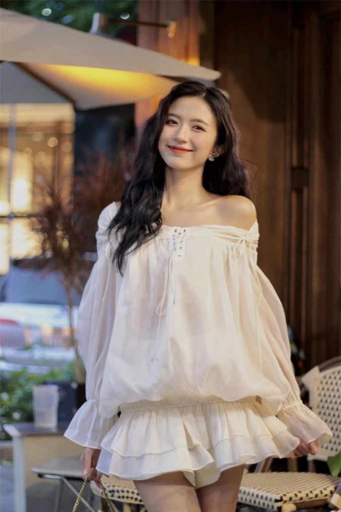 Nữ chính phim Việt giờ vàng ghi điểm với style sành điệu, tủ đồ toàn váy áo local brand giá bình dân 