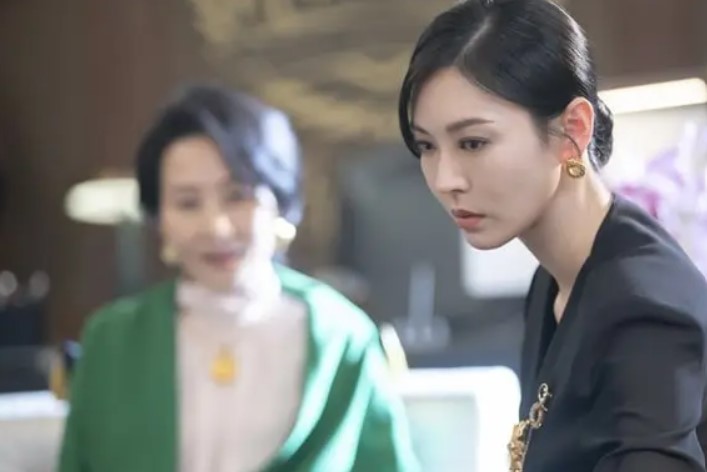 Phát hiện chồng trốn cỗ rượu ra rửa bát cùng tôi, mẹ chồng lao vào xỉa xói rồi "gội đầu" giúp con dâu khiến cả họ ngỡ ngàng