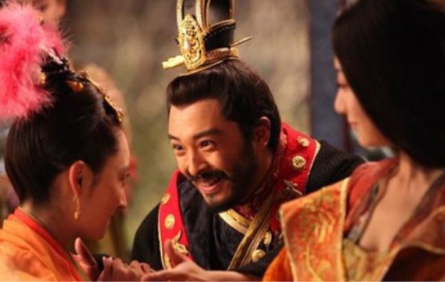 Được hoàng đế sủng ái, nhưng vì sao cung nữ lại sợ?