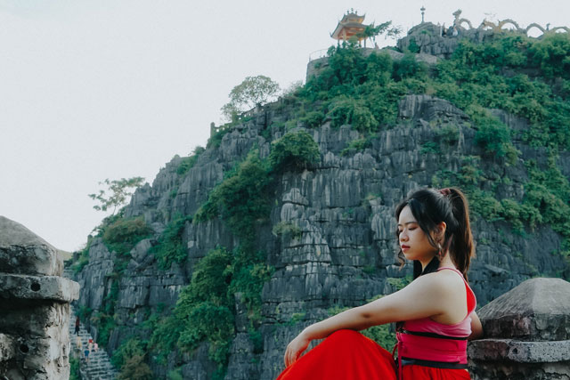 Khám phá vẻ đẹp mê hoặc của Hang Múa từ đỉnh Ngoạ Long, Ninh Bình