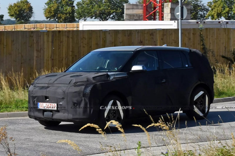 Xe điện giá rẻ Kia EV4 lộ diện trước ngày ra mắt