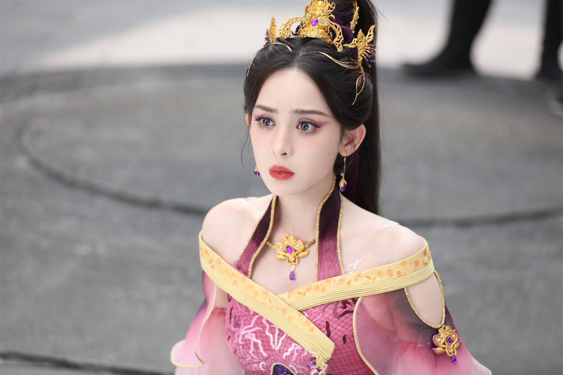 Vì sao Cổ Lực Na Trát luôn bị chê là người đẹp não rỗng? ảnh 1