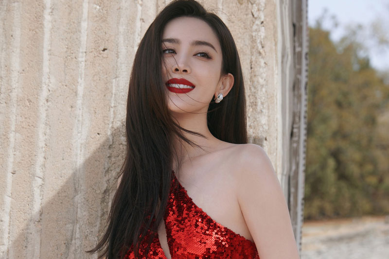 Vì sao Cổ Lực Na Trát luôn bị chê là người đẹp não rỗng?