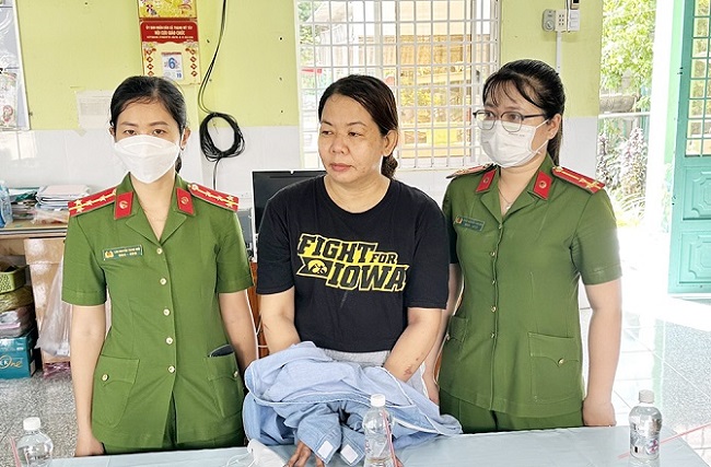 Bắt nữ kế toán trường mẫu giáo về hành vi bán hóa đơn 