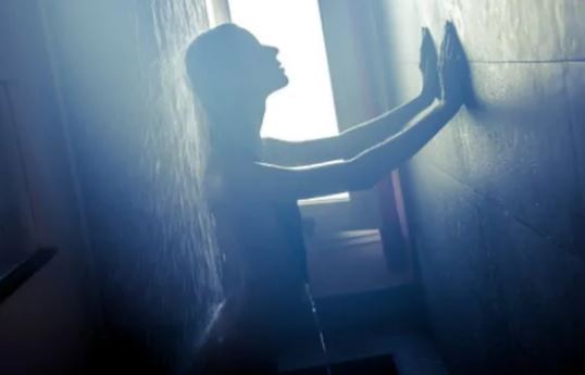 Tắm không đúng cách có thể tàn phá làn da của bạn một cách nghiêm trọng