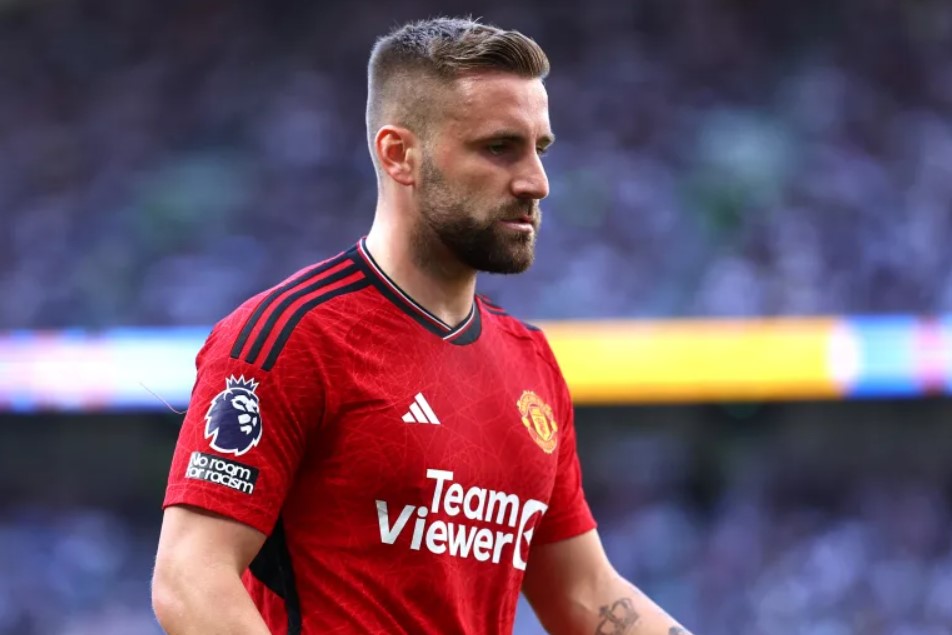 Man Utd lo ngại chấn thương của Luke Shaw tệ hơn