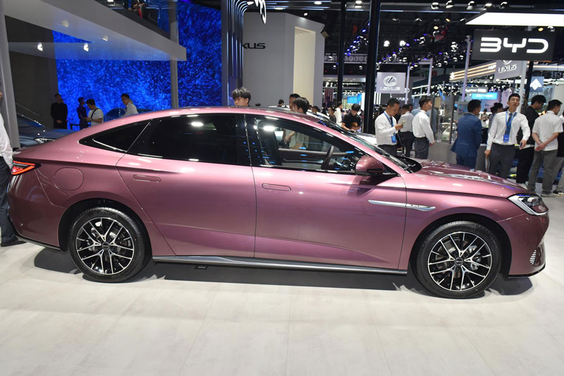 Xe sedan động cơ tăng áp, “uống xăng như ngửi”, giá 570 triệu đồng