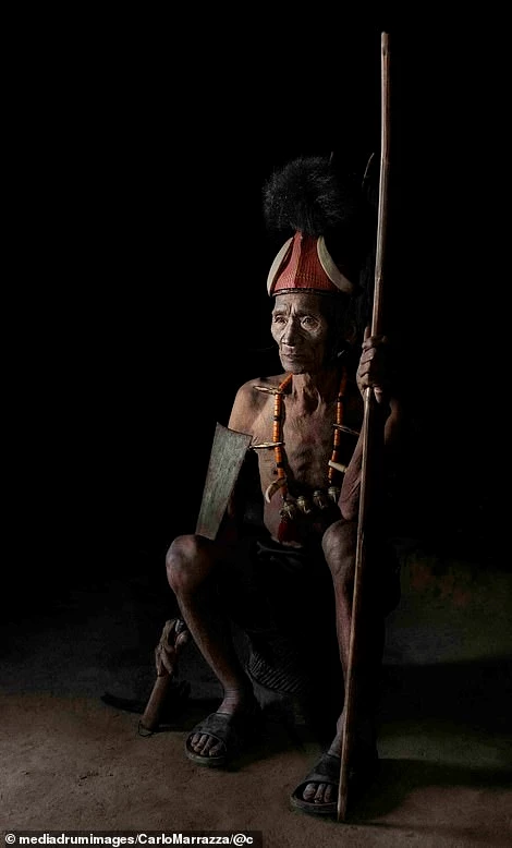 Từ một bộ tộc vô danh, Konyak Naga bắt đầu lộ diện trong bóng tối lịch sử khi Ấn Độ và Miến Điện trở thành thuộc địa của Anh. 
