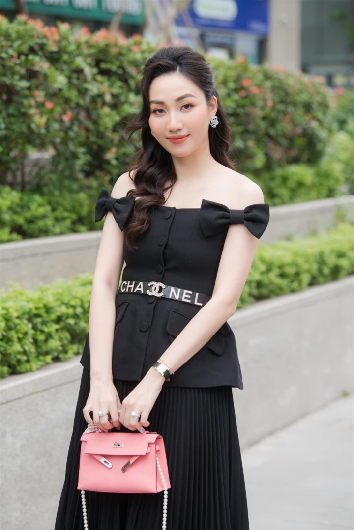 Cuộc sống nhung lụa của 2 chị em á hậu từ chối thi quốc tế - 4