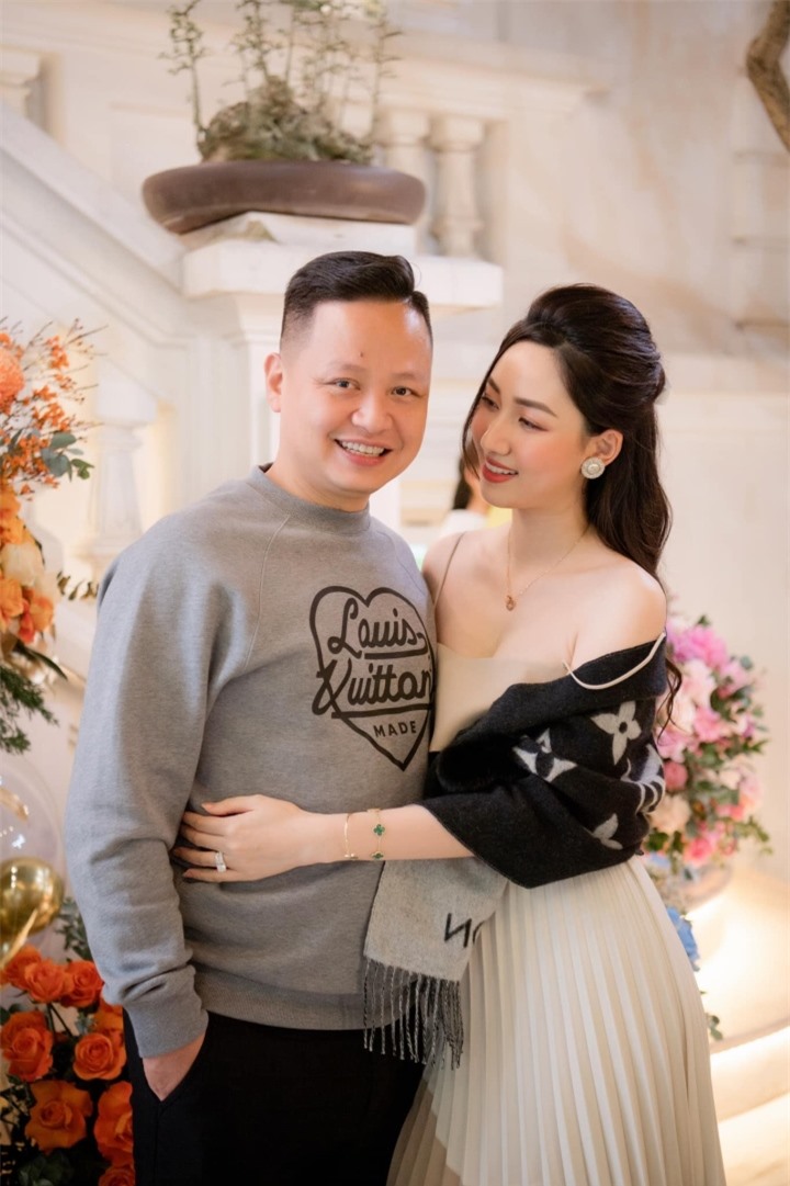 Cuộc sống nhung lụa của 2 chị em á hậu từ chối thi quốc tế - 5