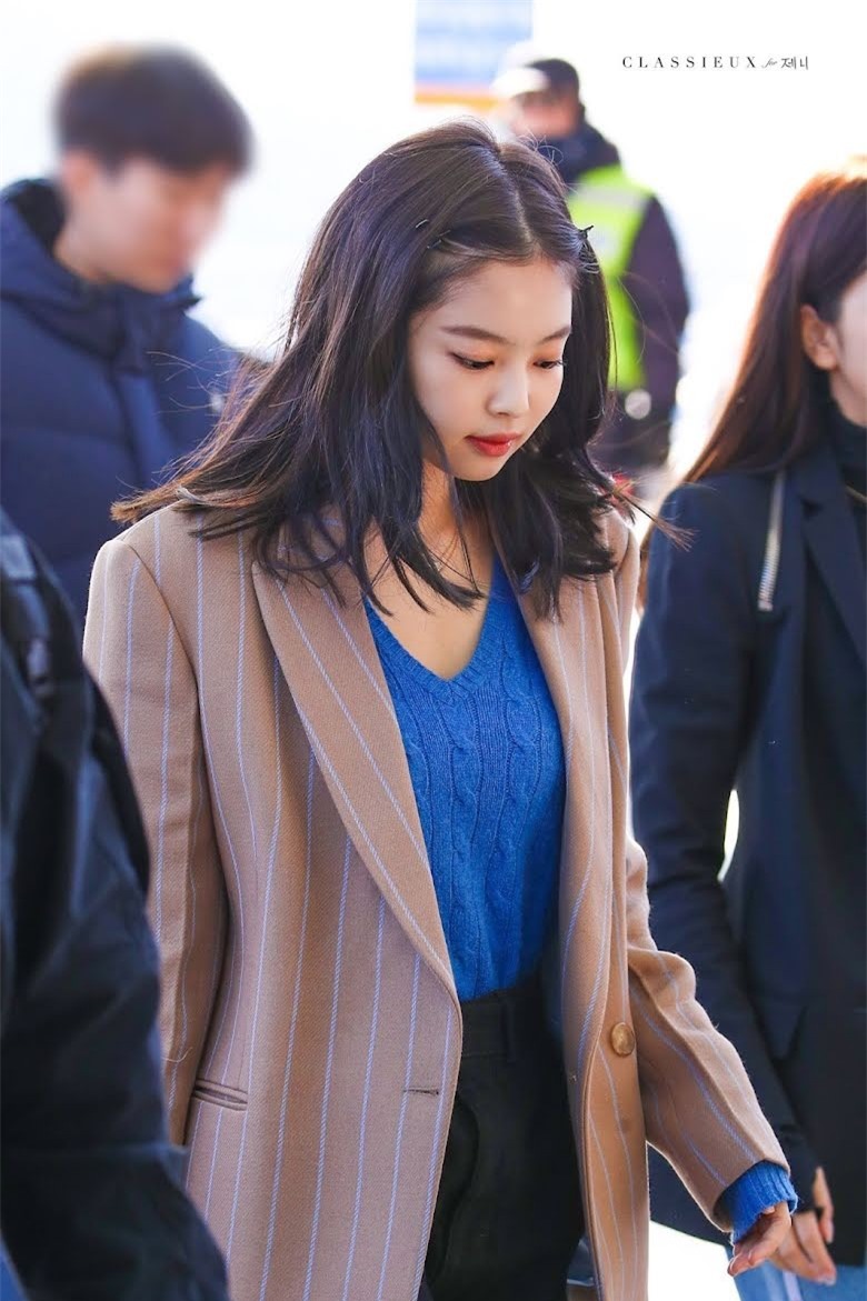 Jennie (BlackPink) mặc gì ra sân bay suốt 7 năm qua? ảnh 10