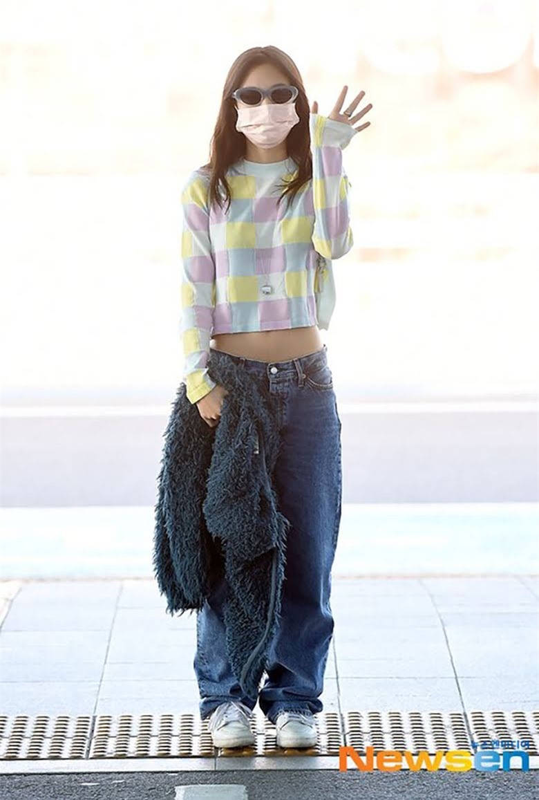 Jennie (BlackPink) mặc gì ra sân bay suốt 7 năm qua? ảnh 13