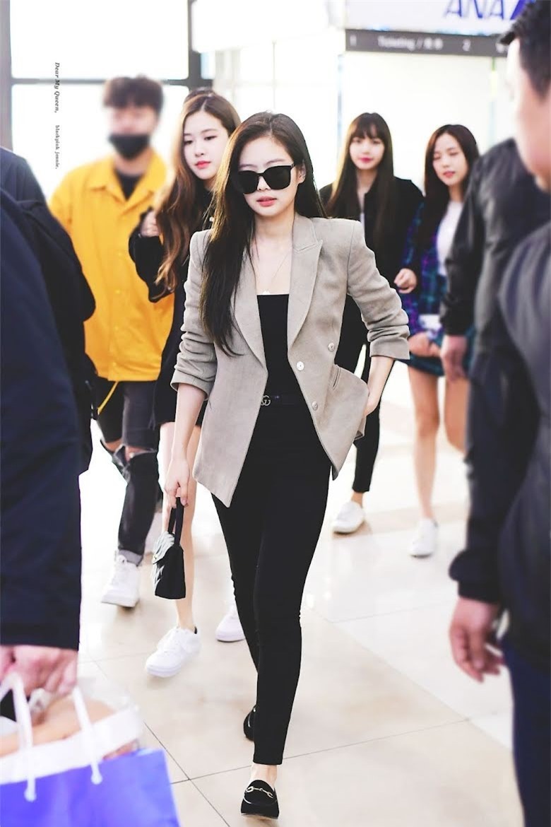 Jennie (BlackPink) mặc gì ra sân bay suốt 7 năm qua? ảnh 4