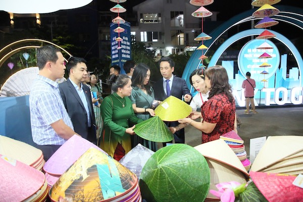 Kết nối đầu tư thương mại, du lịch Hà Nội và các tỉnh vùng đồng bằng sông Hồng