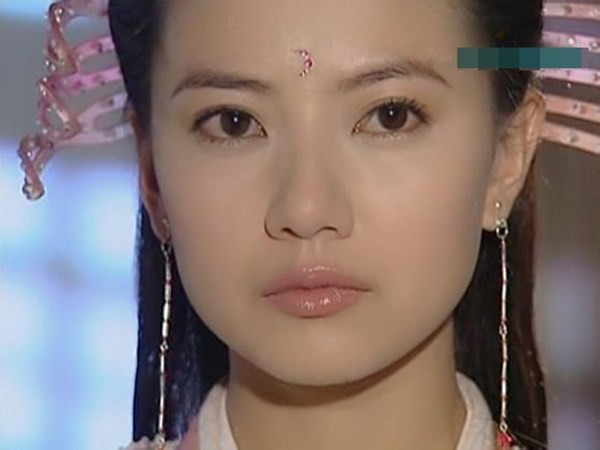 Mỹ nhân "Chu Chỉ Nhược" lộ mặt mộc khiến fan hết hồn