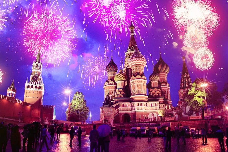 Lễ hội Đêm trắng (Nga): Diễn ra ở Saint Petersburg, kỷ niệm mặt trời không chìm vào mùa hè.