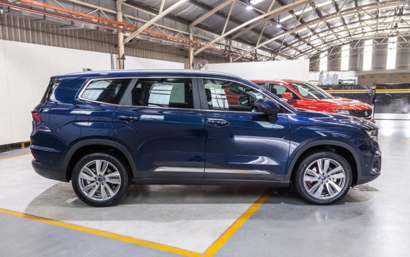 ‘Cơn ác mộng’ của Ford Everest ra mắt: Giá từ 700 triệu, xử đẹp Toyota Fortuner và Hyundai Santa Fe