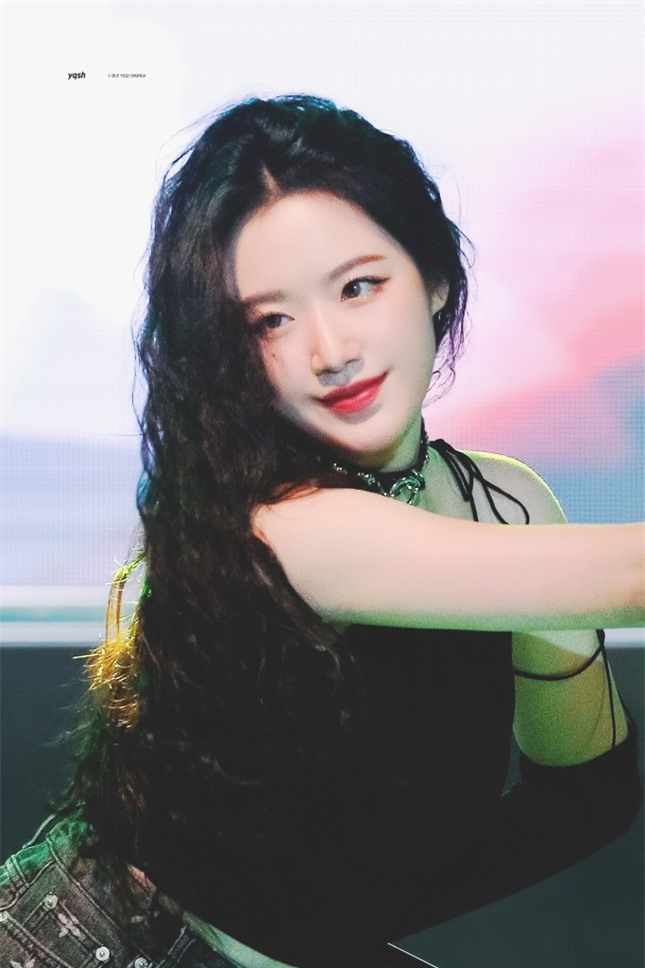 Nữ ca sĩ thường xuyên bị chỉ trích vô duyên, giờ đây lại gây sốt ảnh 12