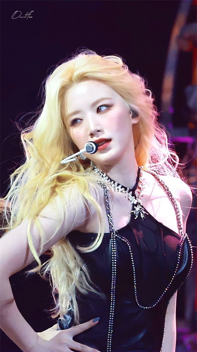 Nữ ca sĩ thường xuyên bị chỉ trích vô duyên, giờ đây lại gây sốt ảnh 7