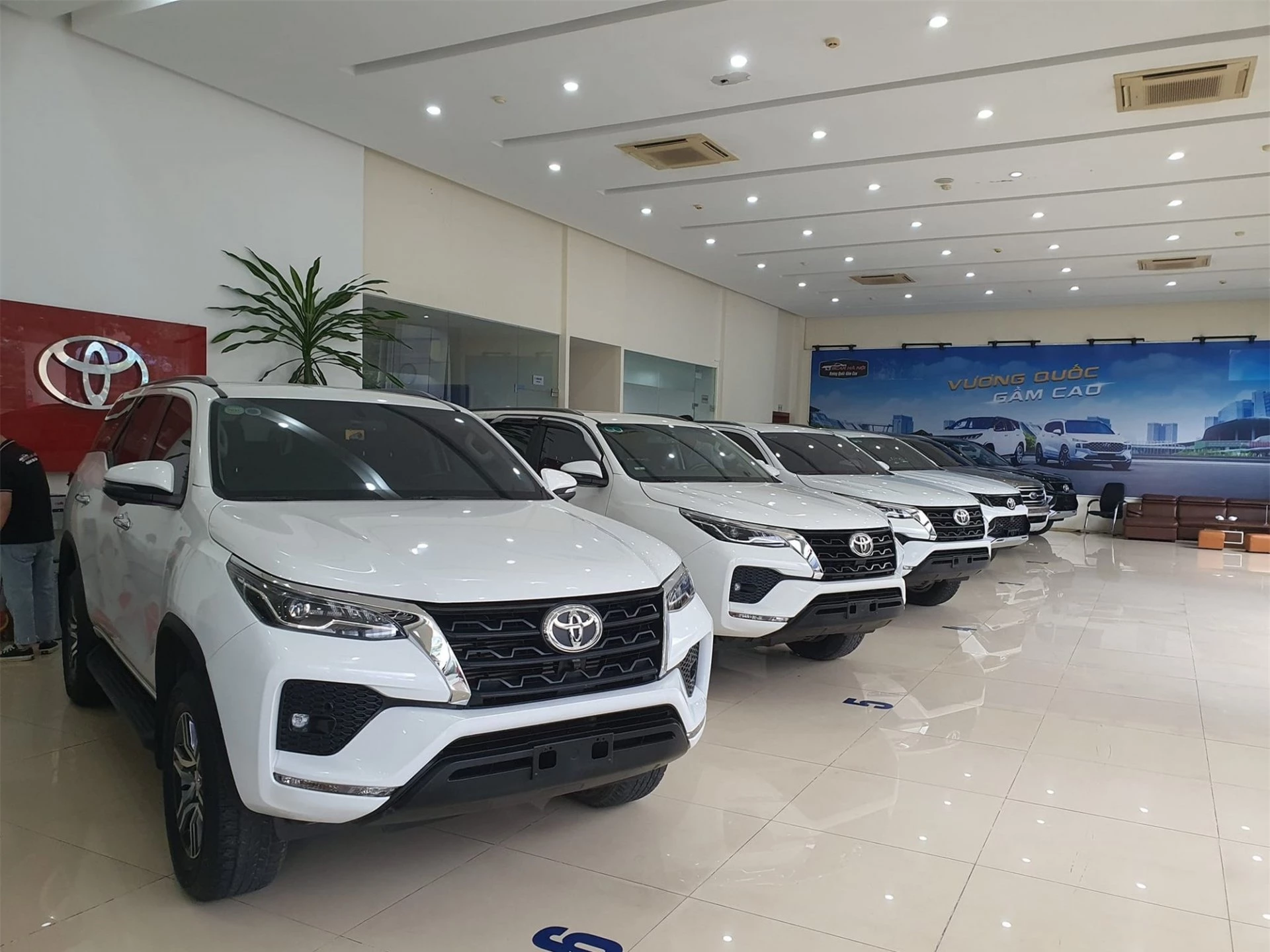 Toyota Fortuner giảm giá cực 