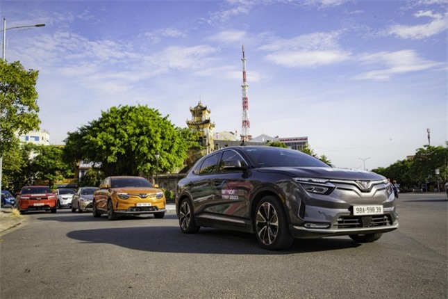 Trạm sạc và dịch vụ hậu mãi: Điểm cốt lõi giúp VinFast vượt các hãng xe điện tại Việt Nam ảnh 3