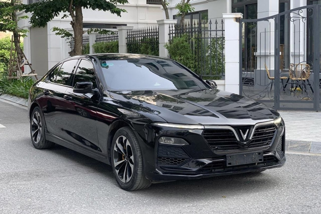 VinFast Lux A2.0 cũ giảm giá "kịch sàn" trong tháng Ngâu, chỉ còn "nhỉnh" 500 triệu đồng