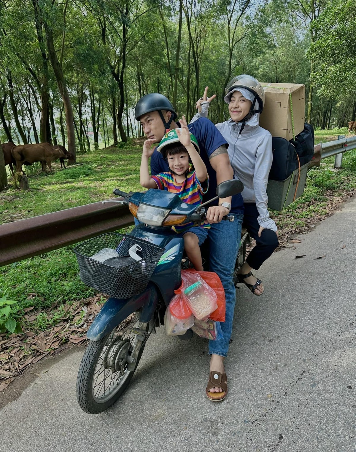 Hình ảnh ngoài đời của cô công nhân may Hoài 'Làng trong phố' ảnh 5