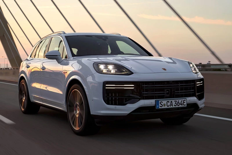 Porsche Cayenne Turbo E-Hybrid 2024.