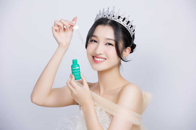 Ngắm vẻ ngoài xinh như mộng của 'thiên thần tỷ tỷ' Việt Nam