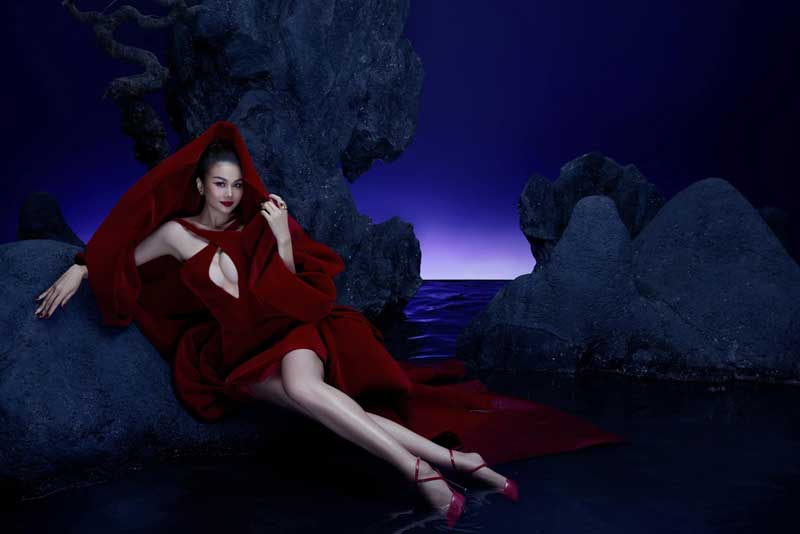 Ngắm body 'chuẩn không cần chỉnh' của 'chị đại' làng mốt Việt Nam