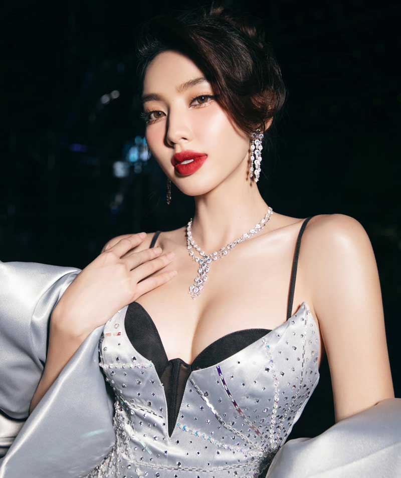 Năm 2021, nàng hậu 25 tuổi đại diện Việt Nam tham dự cuộc thi Hoa hậu Hòa bình Quốc tế. 
